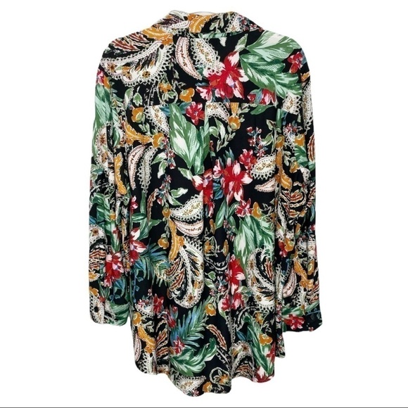 𝅺ATTITUDES by Renee Two-Print Front Pocket Shirt Floral and Paisley Print NWT - Picture 3 of 11